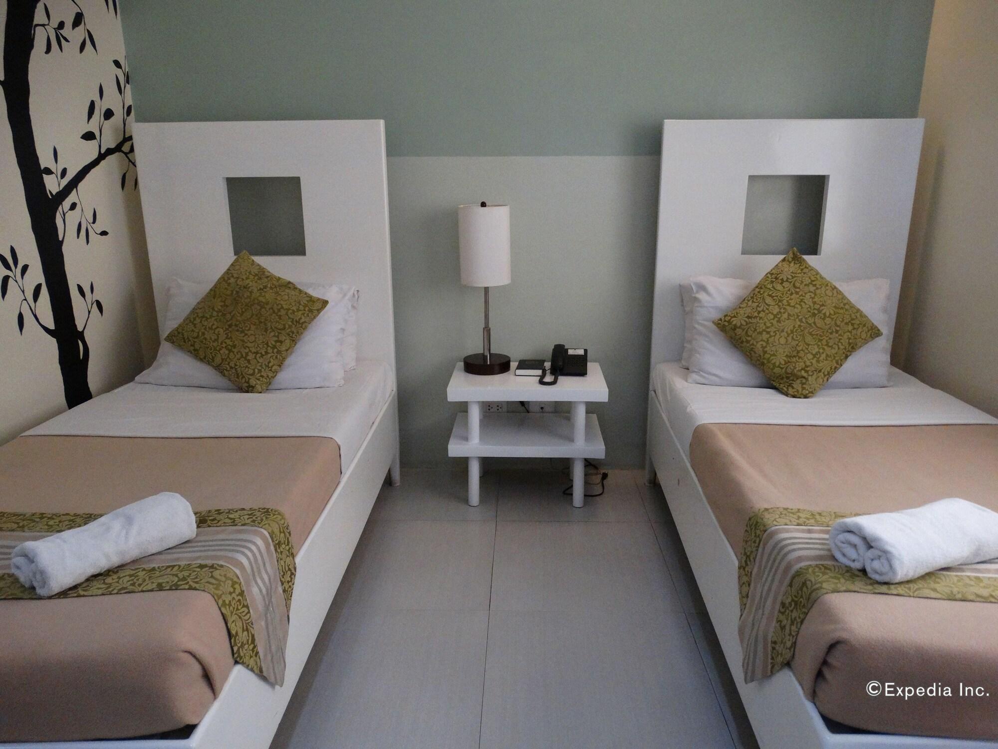 Empire Suites Hotel Puerto Princesa Екстер'єр фото