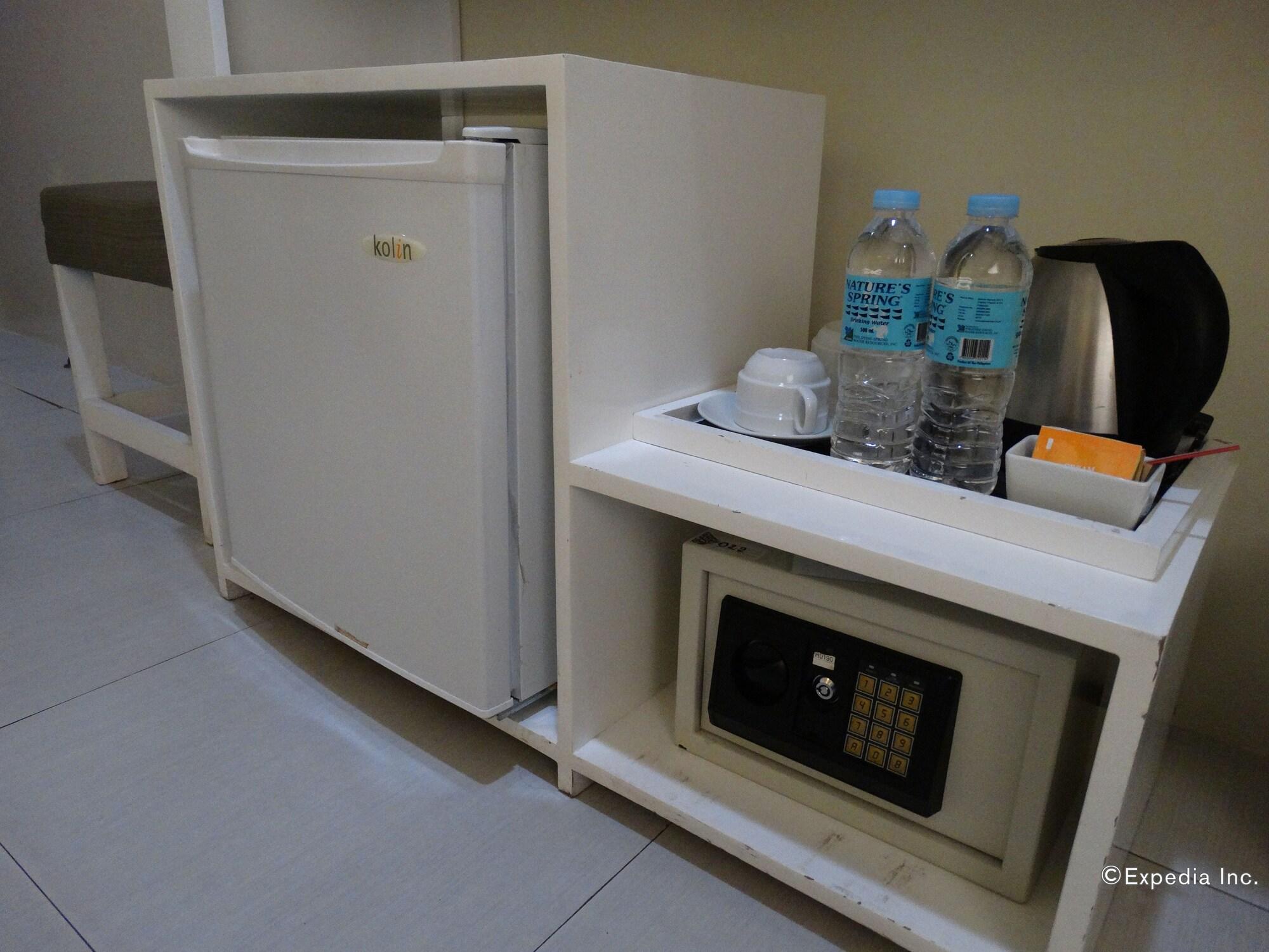 Empire Suites Hotel Puerto Princesa Екстер'єр фото