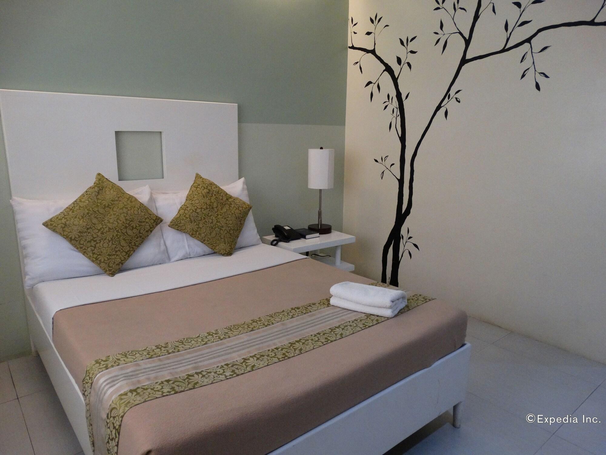 Empire Suites Hotel Puerto Princesa Екстер'єр фото