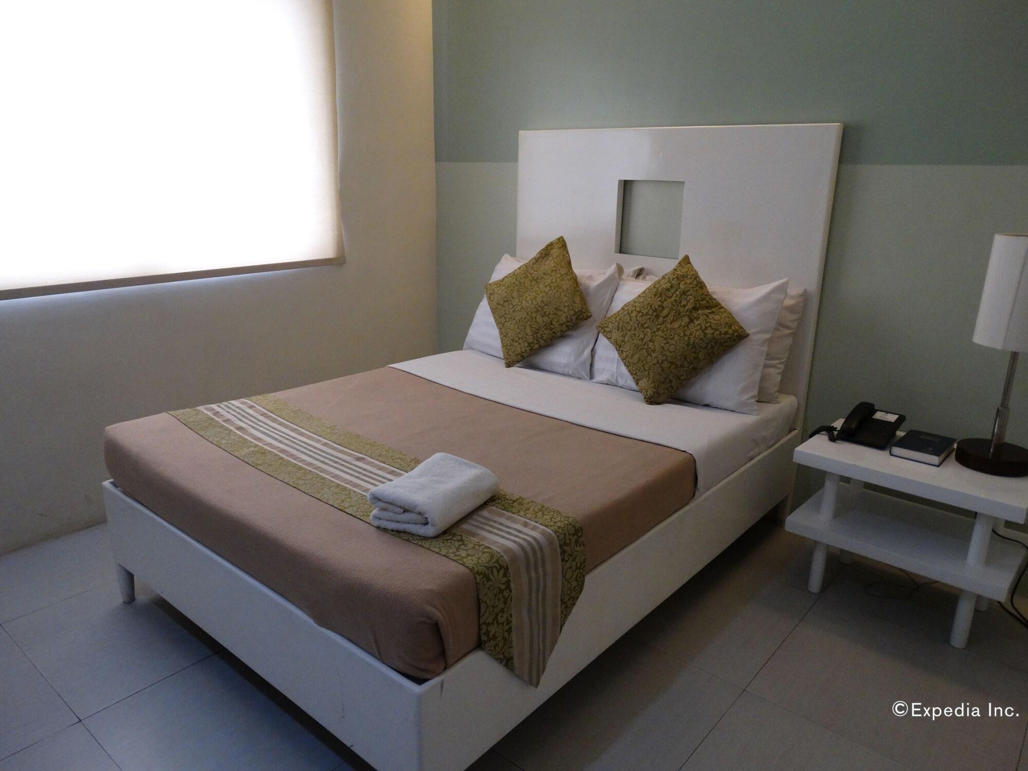 Empire Suites Hotel Puerto Princesa Екстер'єр фото