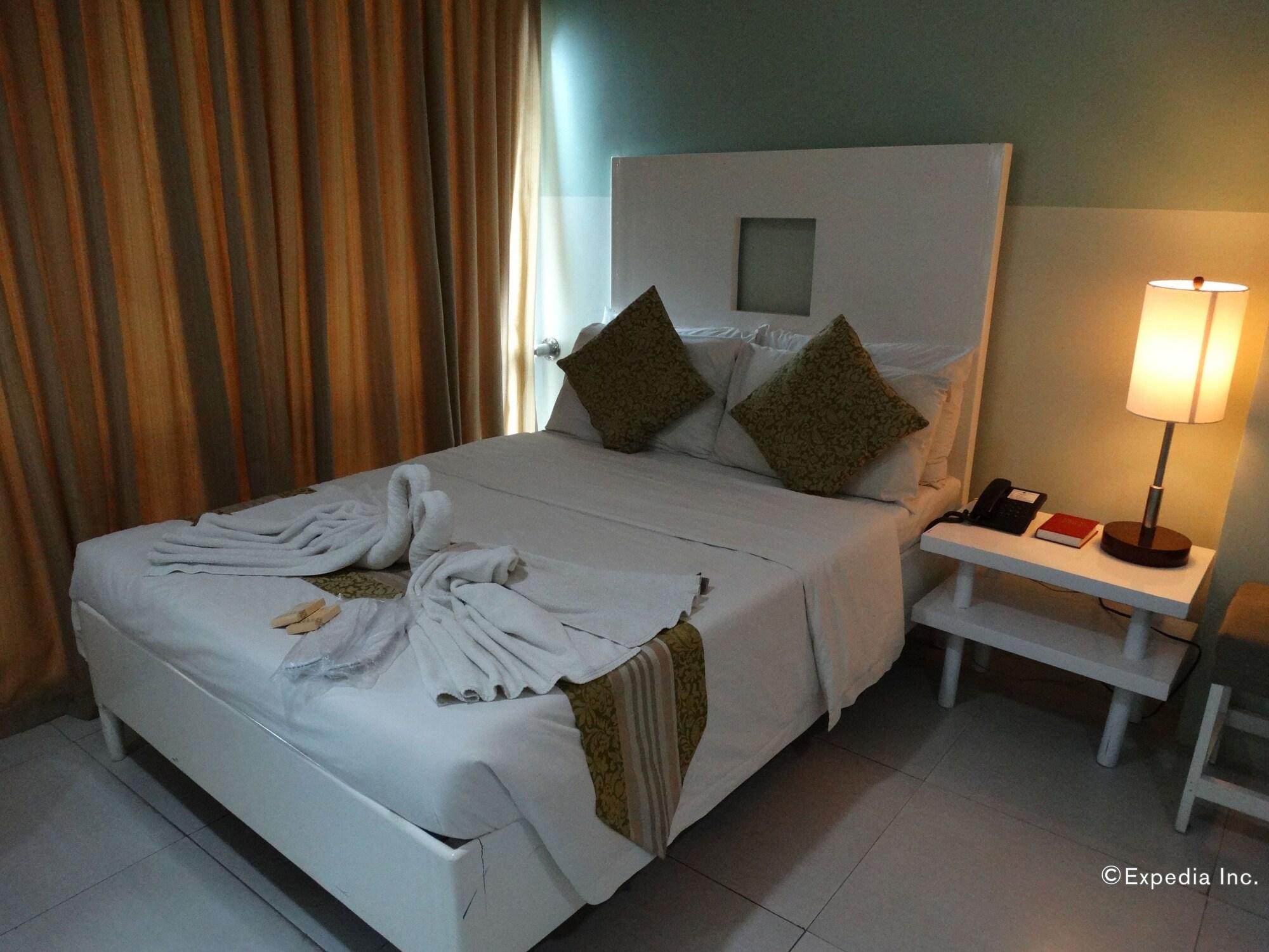 Empire Suites Hotel Puerto Princesa Екстер'єр фото