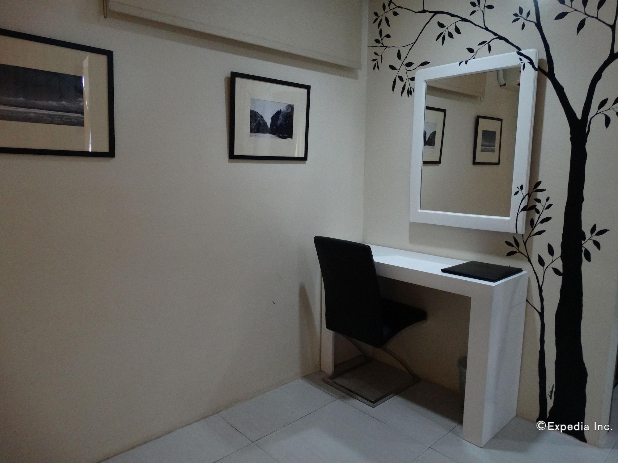 Empire Suites Hotel Puerto Princesa Екстер'єр фото