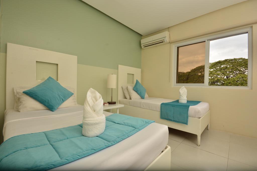Empire Suites Hotel Puerto Princesa Екстер'єр фото