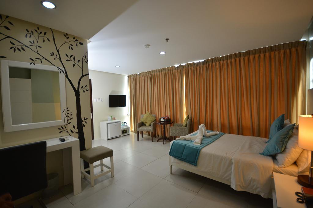Empire Suites Hotel Puerto Princesa Екстер'єр фото