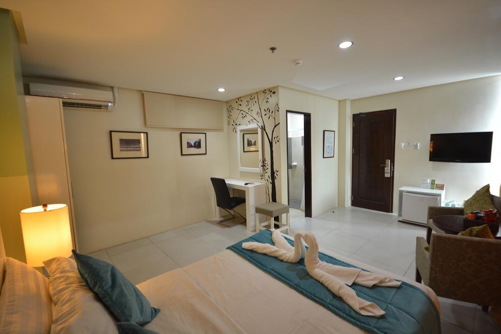 Empire Suites Hotel Puerto Princesa Екстер'єр фото